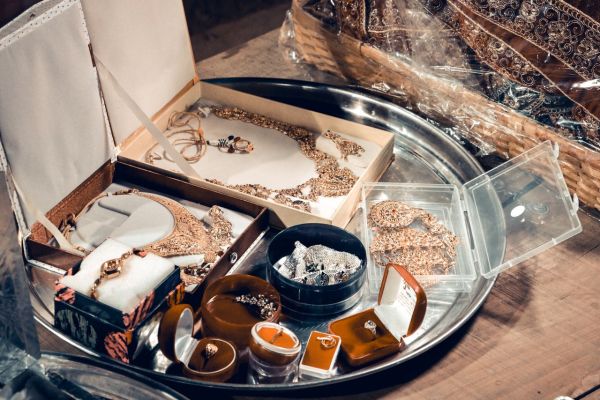 Découvrez les marques de bijoux de luxe : prestige et créativité