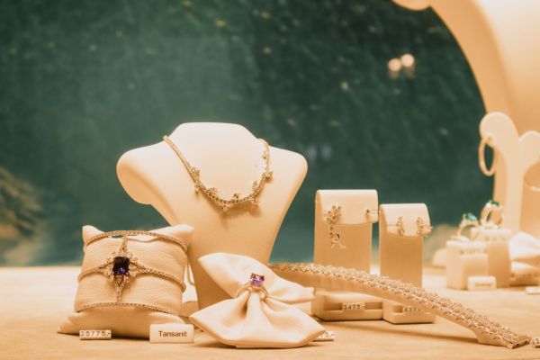Découvrez les marques de bijoux de luxe : prestige et créativité