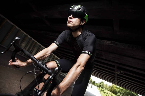 Comment choisir un maillot de bain une pièce qui sculpte le corps tout en restant chic pour une pool party?